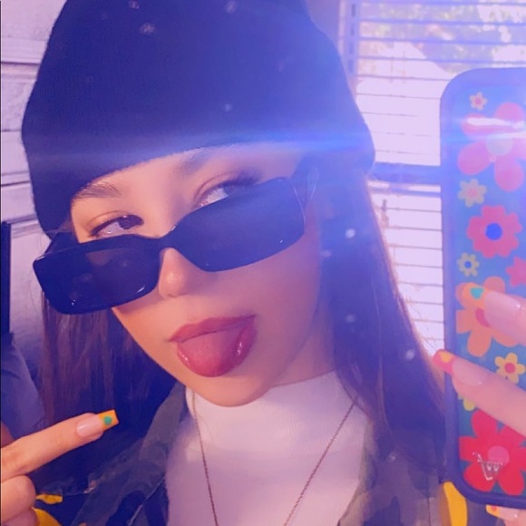 Meet your Posher, Sophia - Picture 7 of 7